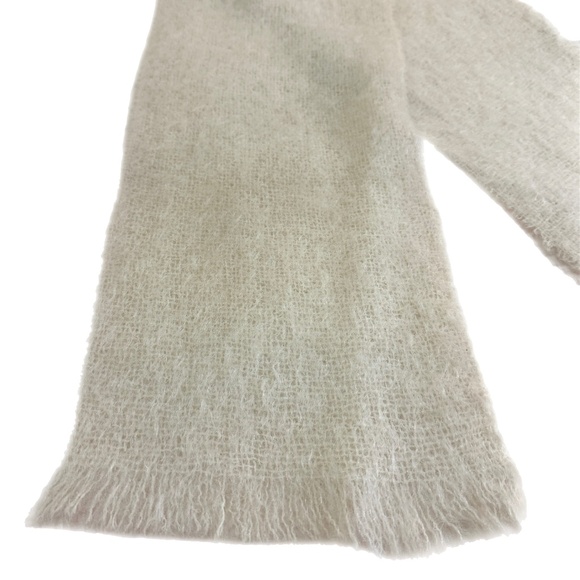 Made in England for Eaton’s 🇬🇧– Mohair/Wool Vintage Scarf – Soft Cream - Picture 6 of 9